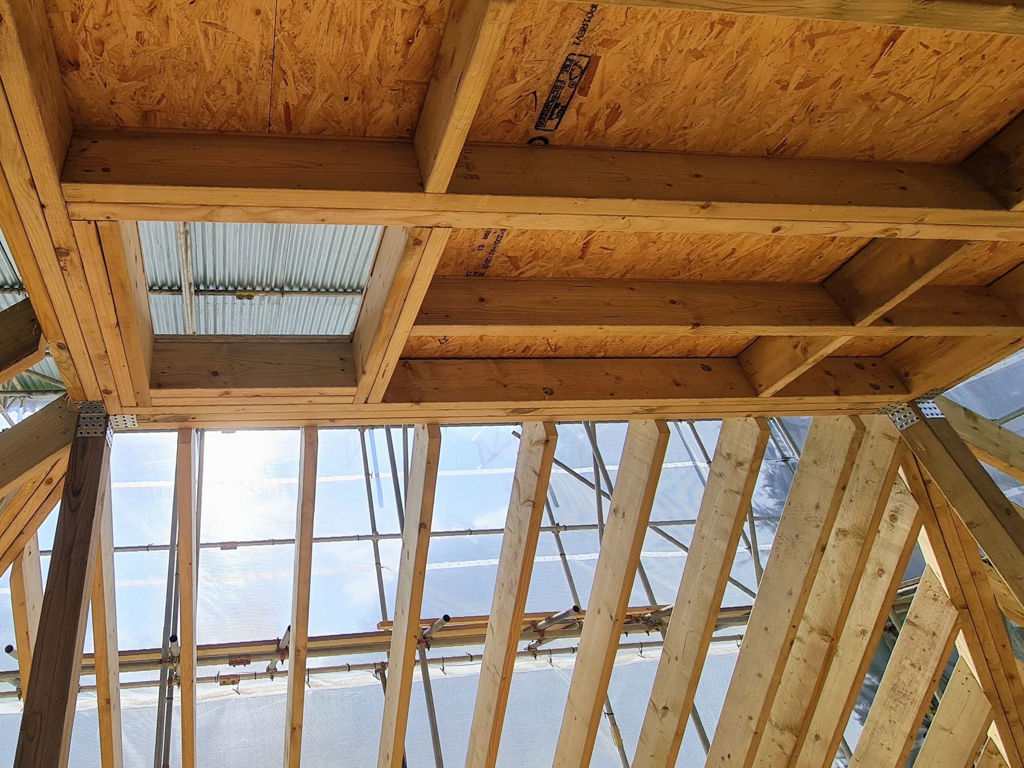 Flat roof formation and boarding